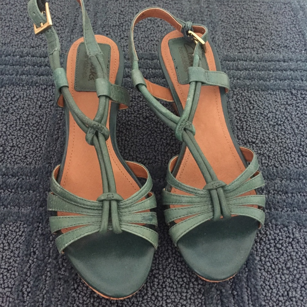 Clarks wedged sandals in teal size 7